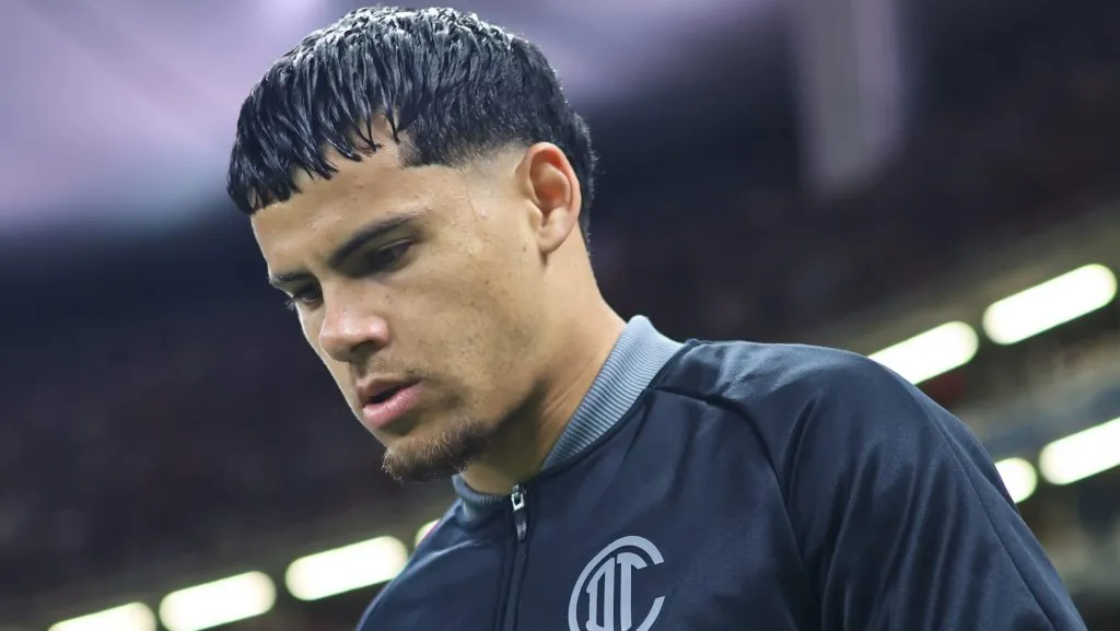 Maxi Araujo pidió disculpas por sus gestos a la afición