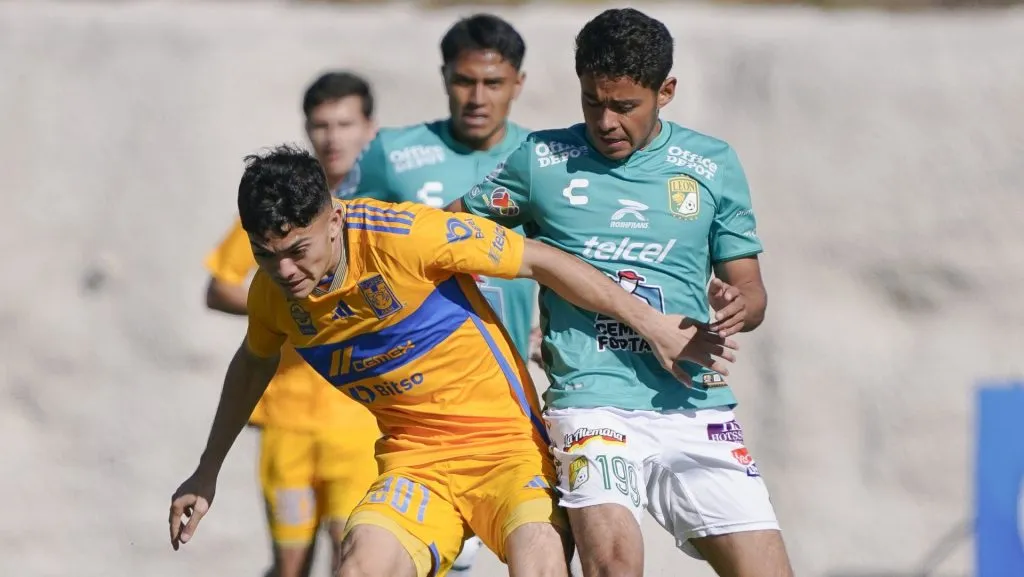 Luis Ronaldo Nájera se niega a firmar con Tigres y deciden pararlo