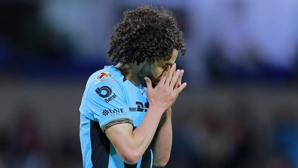 César Huerta presenta un golpe y podría perderse el duelo contra Puebla