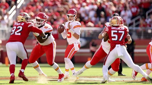 Kansas City Chiefs y San Francisco 49ers disputan el Super Bowl.