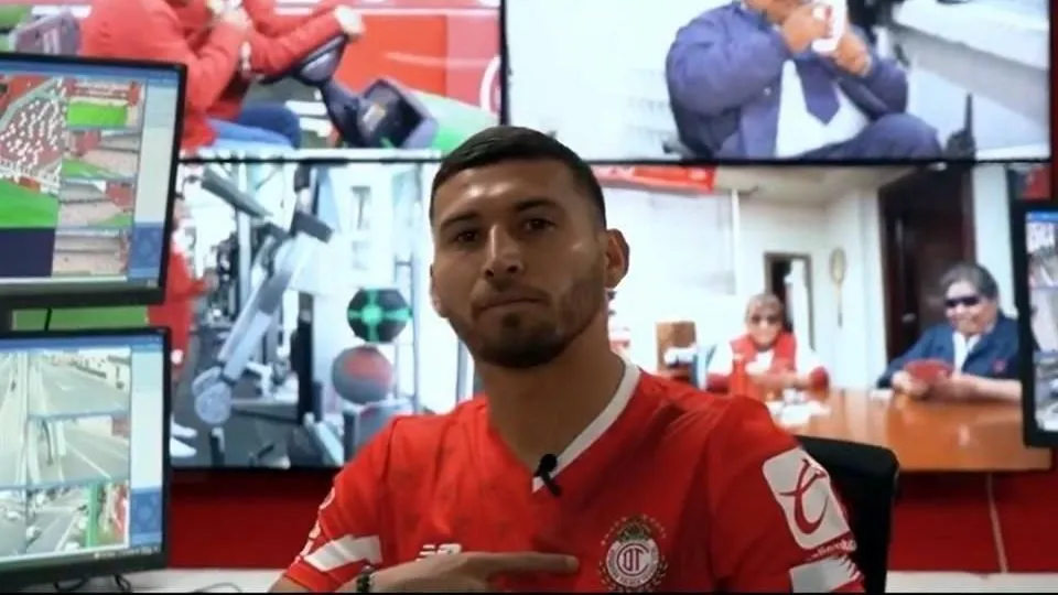 Juan Escobar ya estuvo en la banca ante León y aguarda por su debut [Getty Images]