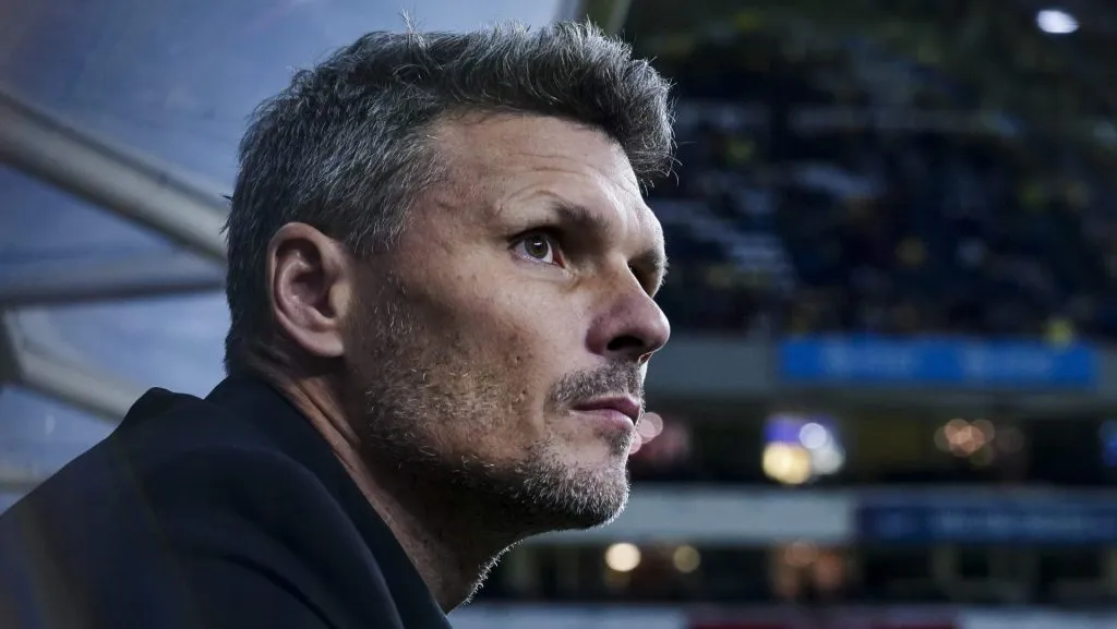 Fernando Ortíz fue abucheado por la afición de América en su visita al Estadio Azteca