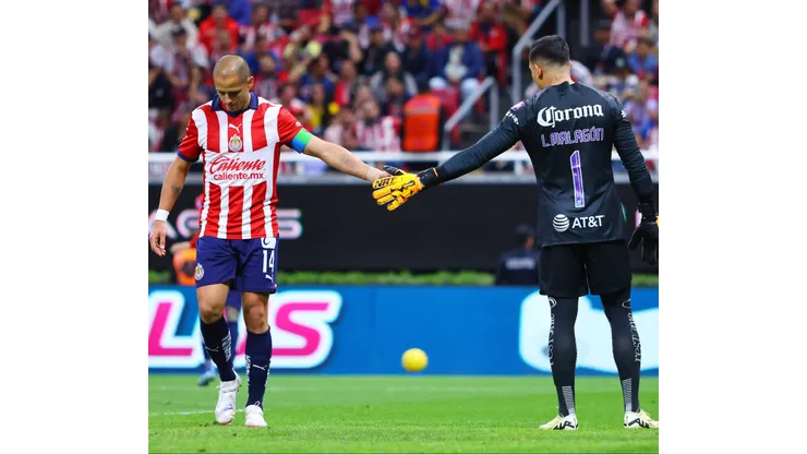 A Chivas le va mejor sin Chicharito en cancha