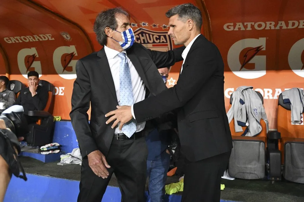 Guillermo Almada y Fernando Ortiz se saludan (Imago7)