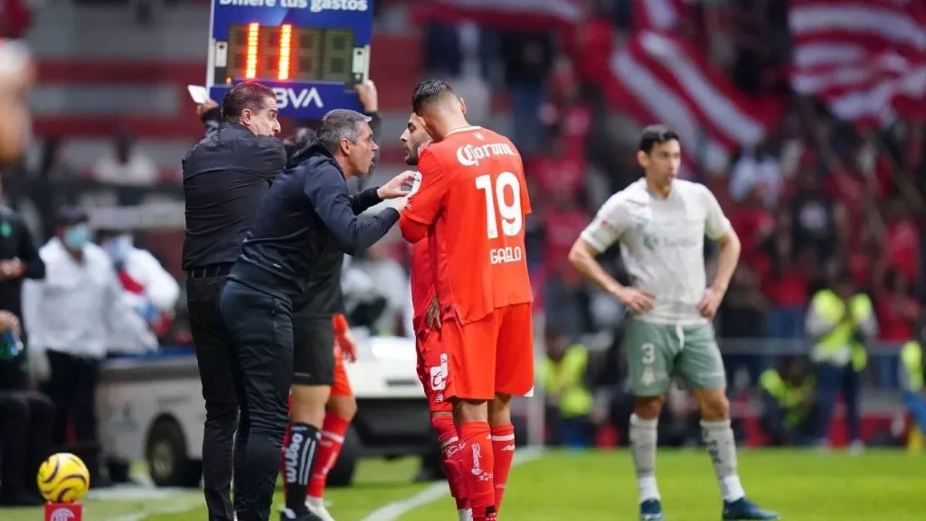 Nuno Campos en acción en el terreno de juego [Foto: Toluca FC]