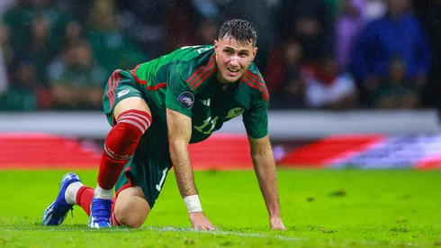 Santiago Giménez, relegado en la Nations League.