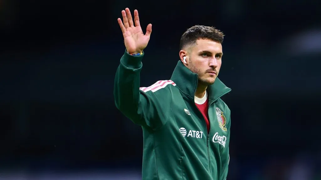 Santiago Giménez sólo sumó 25 minutos entre semifinal y final [Foto: Getty Images]