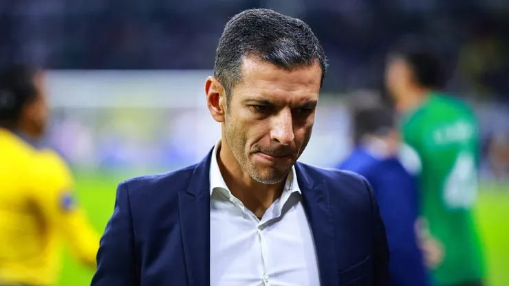 Jaime Lozano, cuestionado por propios y extraños.