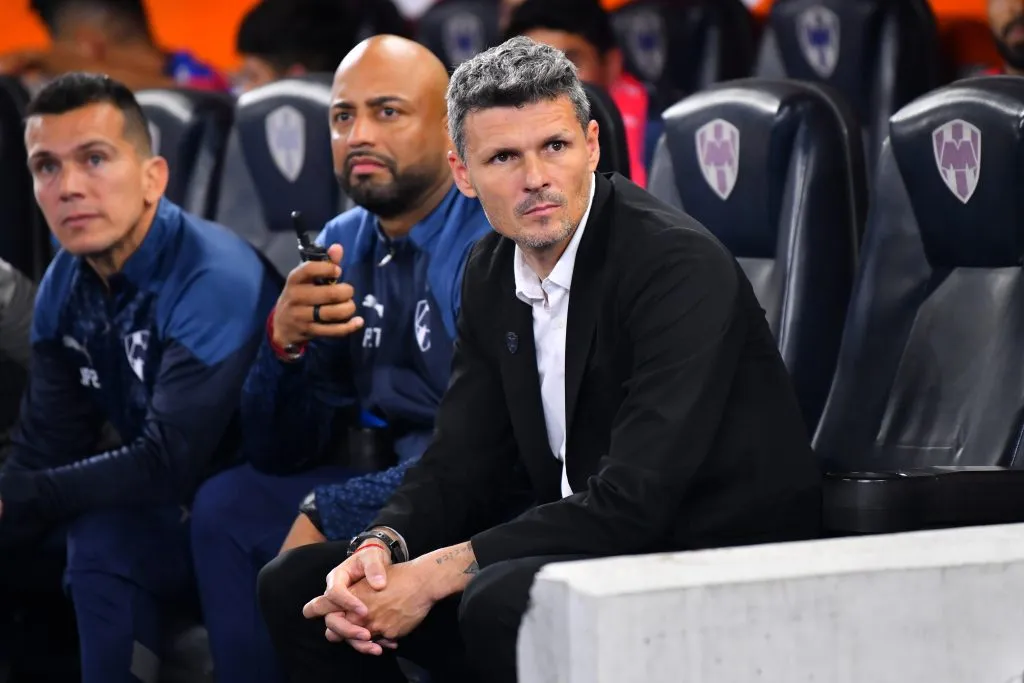 Fernando Ortiz junto a dos de sus auxiliares (Imago7)