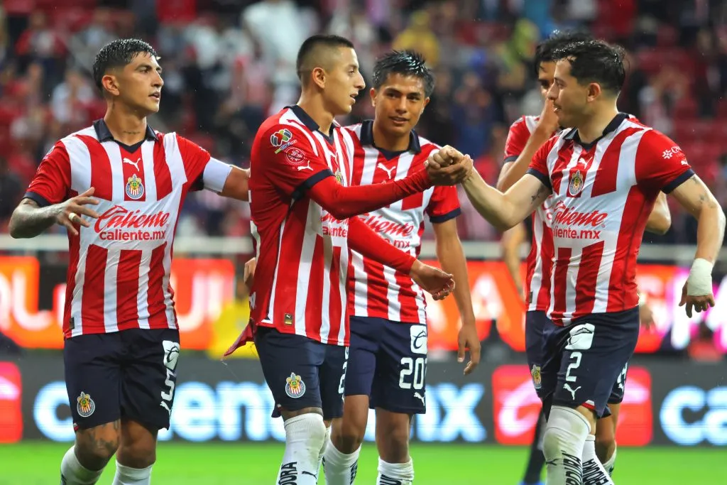 Chivas busca una victoria ante Atlas en el clásico tapatío