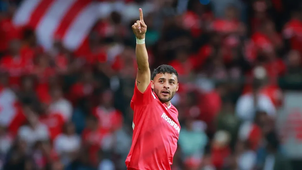 Alexis Vega celebra la apertura del marcador ante Pumas [Foto: Getty Images]