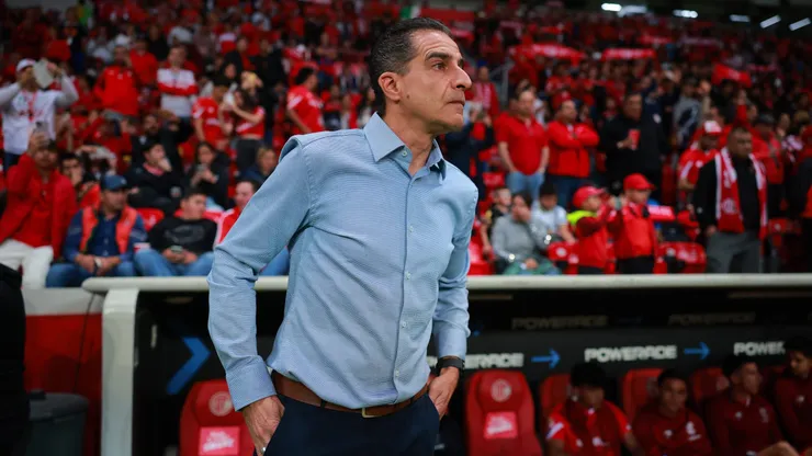 Renato Paiva utiliza una plantilla breve en Toluca.