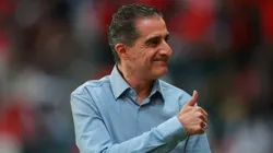 Renato Paiva mantiene la calma con el buen torneo de su equipo.