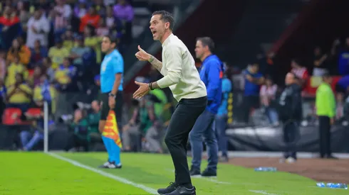 Fernando Gago apunta contra el árbitro Fernando Hernández