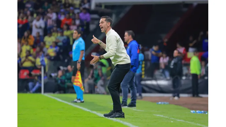 Fernando Gago apunta contra el árbitro Fernando Hernández
