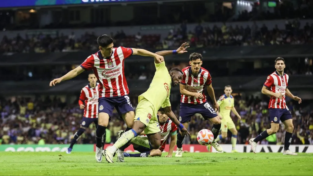 Chivas y América se vuelven a cruzar… ¡tres veces en quince días! [Foto: Getty]