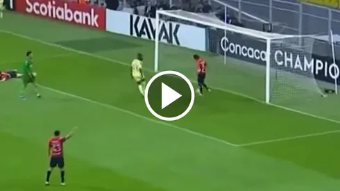 La polémica celebración de Julián Quiñones contra Alan Mozo en el América vs. ChivasLa polémica celebración de Julián Quiñones contra Alan Mozo en el América vs. Chivas