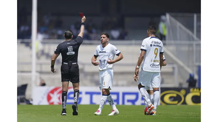 A Pumas le cobraron tres penales en contra mediante el VAR