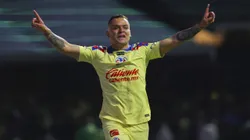 Jonathan Rodríguez y un futuro incierto en plena competencia.