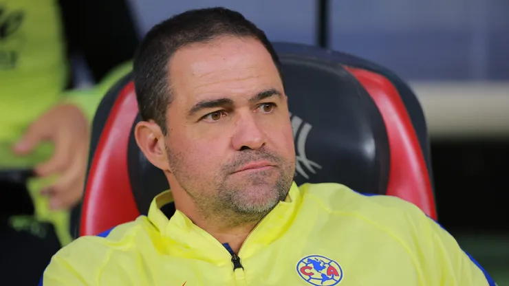 André Jardine piensa el equipo para recibir a Chivas.