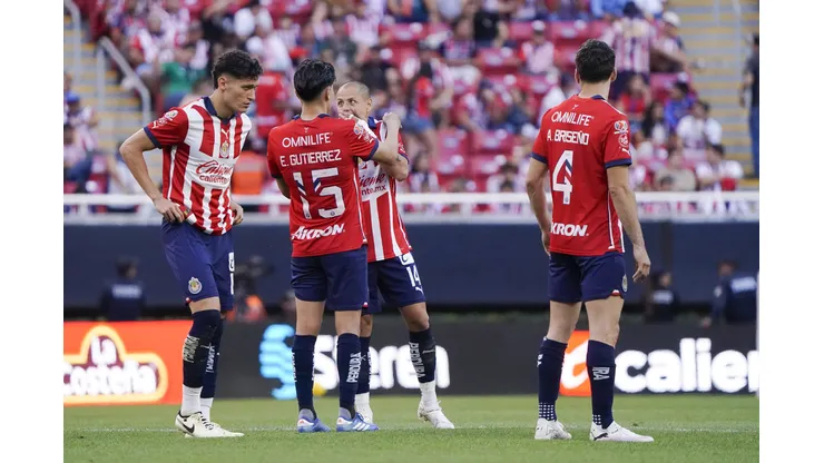 Chivas pierde dos piezas claves para el Clásico Nacional