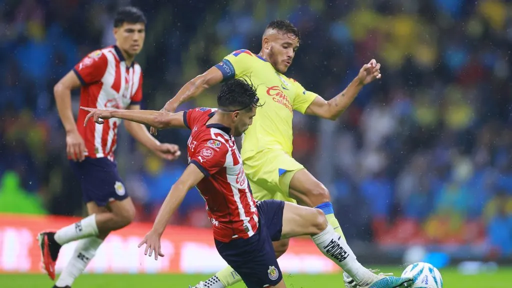 Chivas recibe al América esta noche en el Estadio Akron [Foto: Getty]