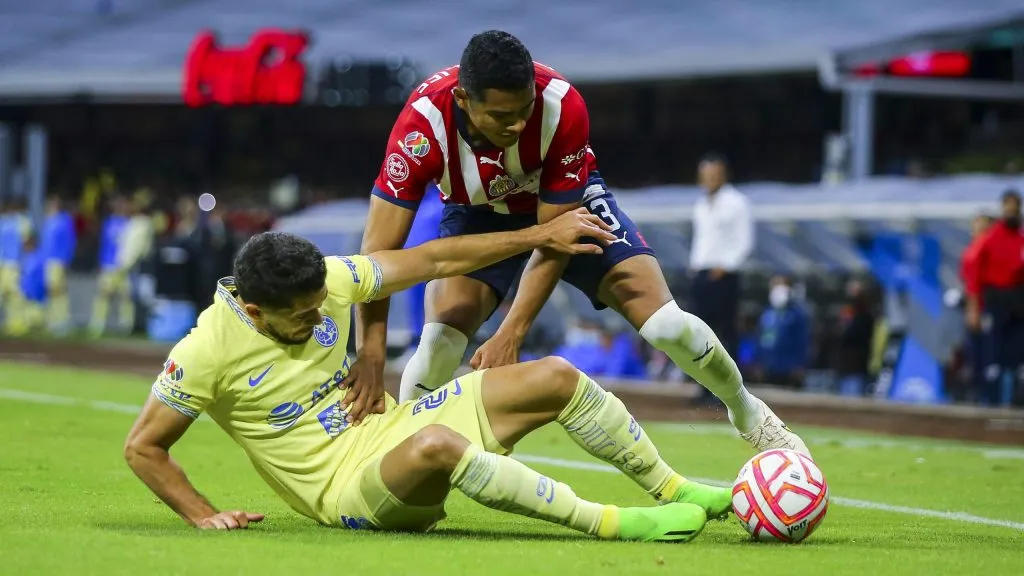 Henry Martin y una vasta experiencia en Clásicos Nacionales contra Chivas [Foto: Getty Images]