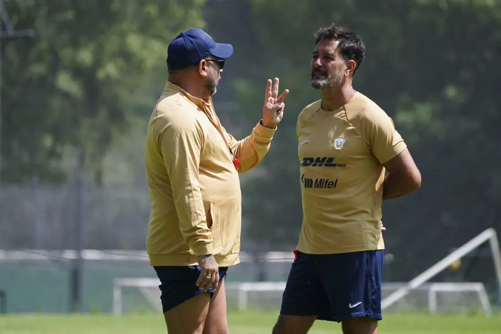 Gustavo Lema junto a Antonio Mohamed (Imago7)