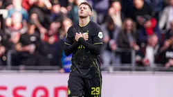 Santi Giménez cortó con la sequía goleadora