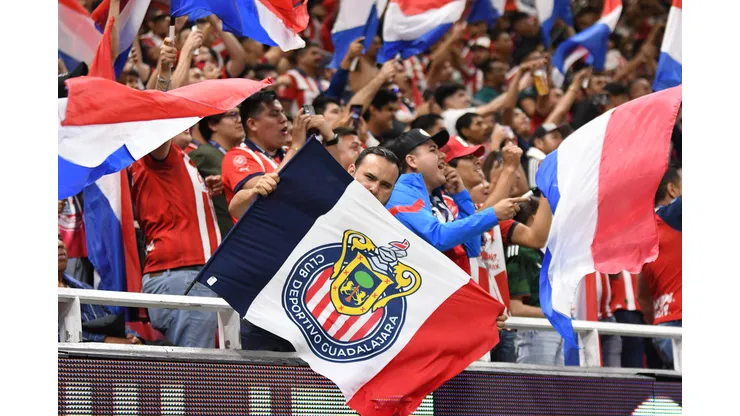 Tremendo recibimiento de la afición al Guadalajara