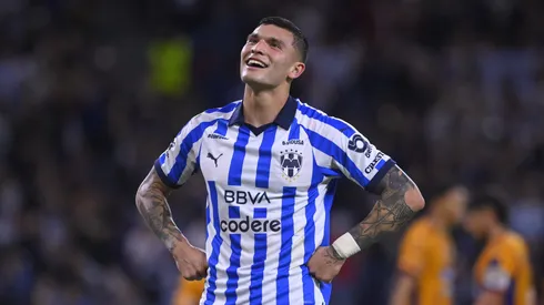 Brandon Vázquez en su festejo como Superman