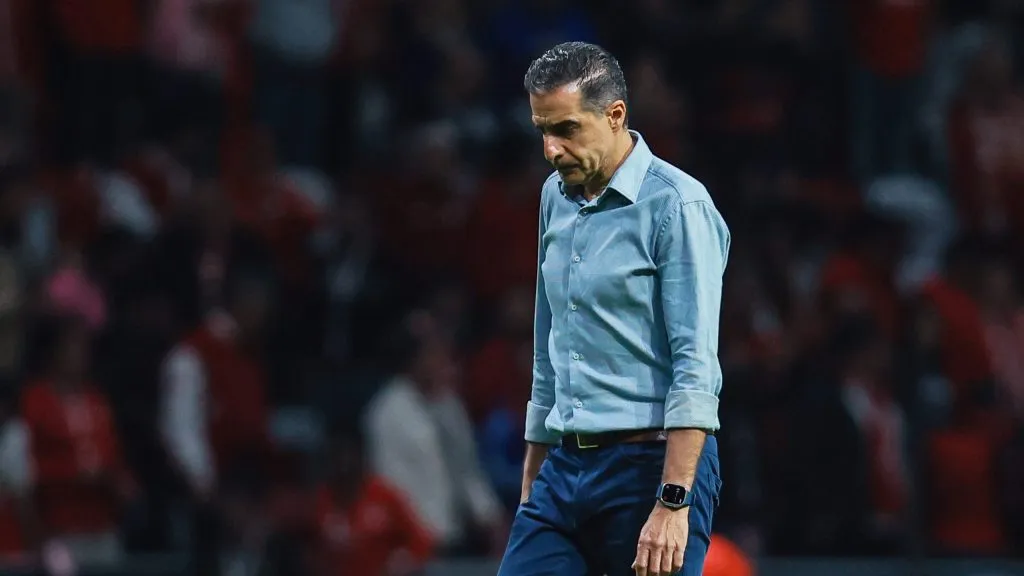 Renato, desilusionado tras la dura caída en el Nemesio Díez [Foto: Getty Images]