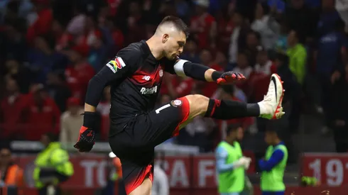 Canción dedicada: aficionados de Cruz Azul se burlan de Tiago Volpi tras los penales fallados