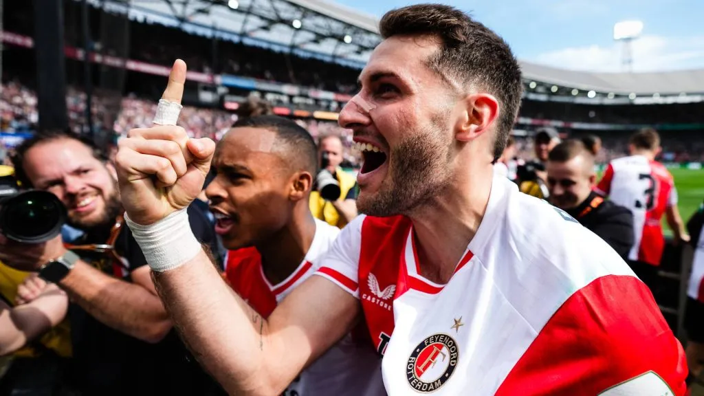 El AC Milan podría ser el próximo destino de Santi Giménez