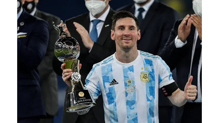 Brazil v Argentina: Final - Copa America Brazil 2021 Lionel Messi player from Argentina lifts the champion s cup during an award ceremony at the end of the match against Brazil at the Maracana stadium for the decision of the Copa America 2021 championship, this Saturday 10. Rio de Janeiro Brazil ribeiro-notitle210710_npmP9 PUBLICATIONxNOTxINxFRA Copyright: xThiagoxRibeirox