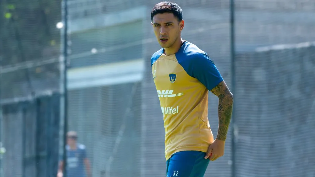 Las particulares botas que usó Leo Suárez en el entrenamiento