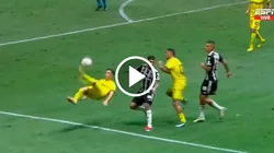 Impresionante pirueta de Leonardo Fernández anoche.