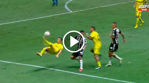 Impresionante pirueta de Leonardo Fernández anoche.