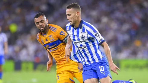 Sergio Canales y Rafael Carioca en el último Clásico Regio