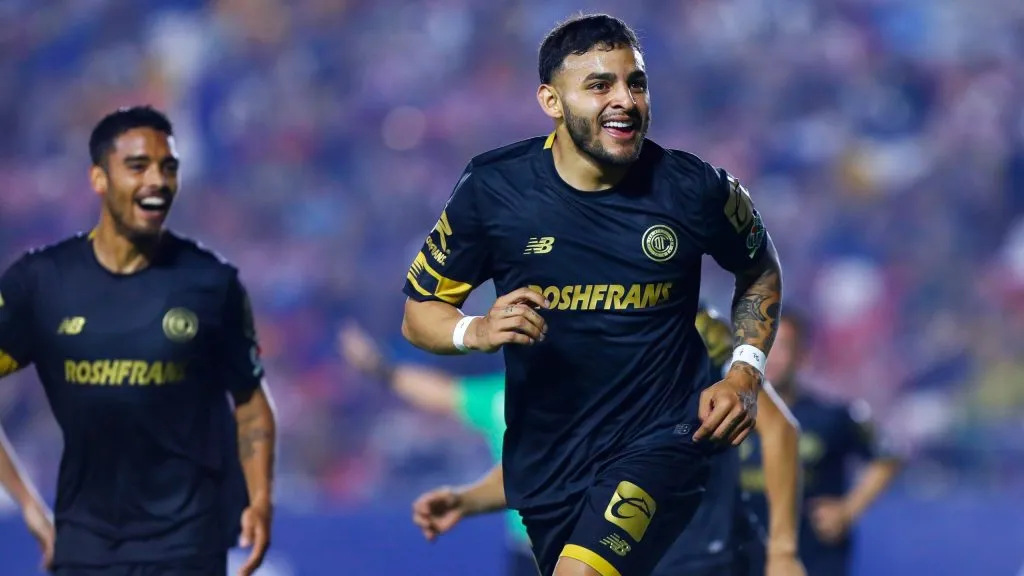 Alexis Vega festeja su sexto gol en la temporada [Foto: Getty Images]