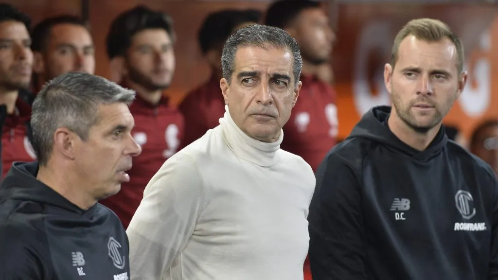 Renato Paiva y su cuerpo técnico, en el que pretende modificaciones [Foto: Getty]