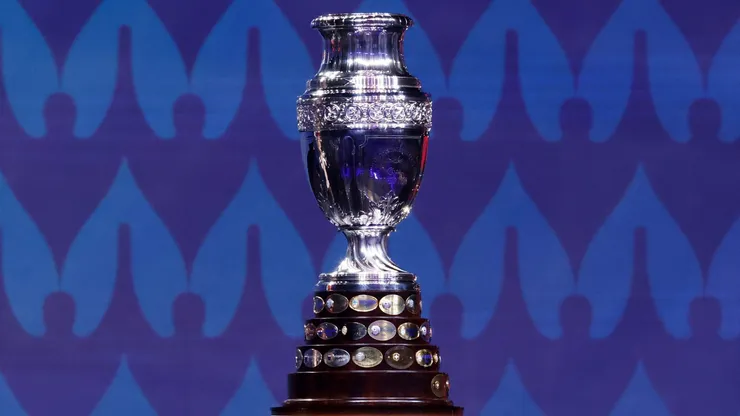 El trofeo espera por el campeón de la competencia.