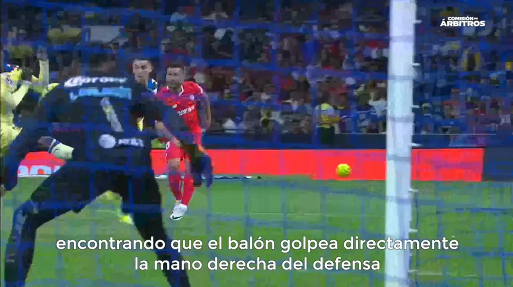 La mano de Dilrosún que pidió todo Toluca en el primer tiempo [Foto: FMF]