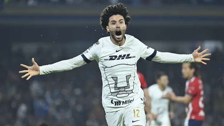 Pumas le pone precio al 'Chino' Huerta