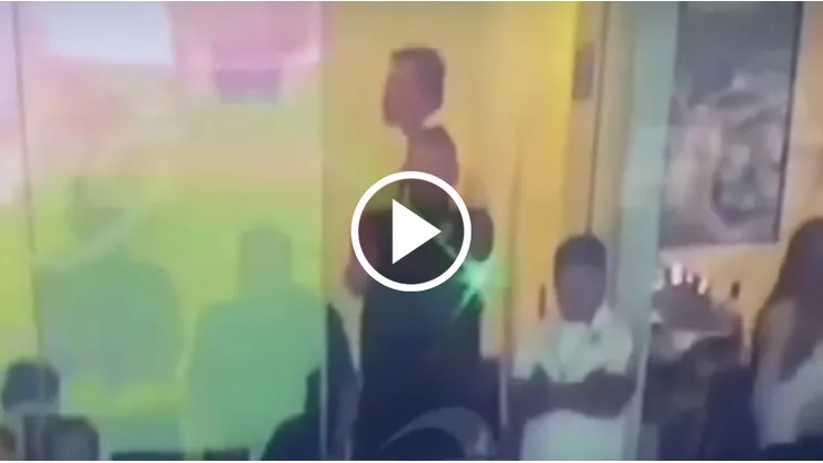 El momento en que Guzmán apunta con el láser a Andrada.