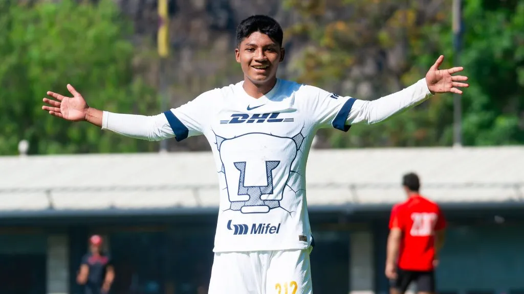 José González es el apuntado por Pumas para reemplazar al Chino Huerta