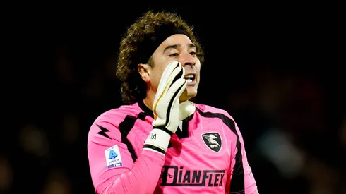 Mientras define su futuro: la decisión de Salernitana con Memo Ochoa que repercute en México