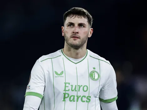 Un grande de la Premier League entró en la puja por Santi Giménez