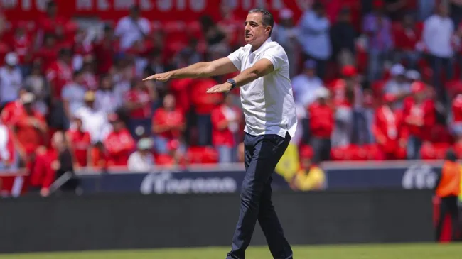 El habitual gesto de ‘alabanza’ de Renato Paiva a la parcialidad de los Diablos [Foto: Getty]