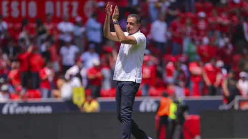 Renato y un gran gesto con aficionados escarlatas.